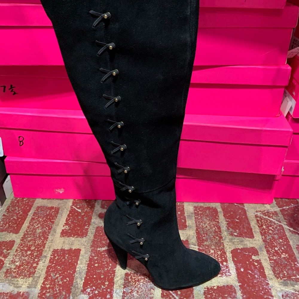 Women’s Betsey Johnson Black Knee High Suede Heals